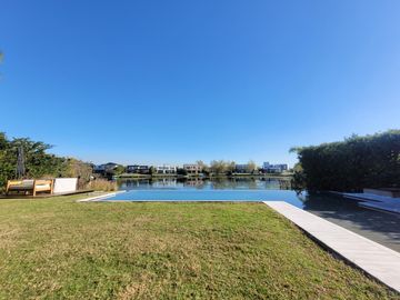 Impecable casa en Barbarita a la laguna