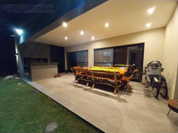 Casa en OPORTUNIDAD ALQUILER SUPER COMPLETO MB en A8 San Sebastián