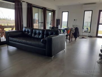 Casa en OPORTUNIDAD ALQUILER SUPER COMPLETO MB en A8 San Sebastián