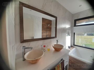 Casa en OPORTUNIDAD ALQUILER SUPER COMPLETO MB en A8 San Sebastián