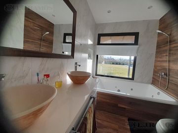 Casa en OPORTUNIDAD ALQUILER SUPER COMPLETO MB en A8 San Sebastián