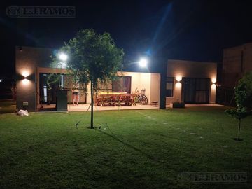 Casa en OPORTUNIDAD ALQUILER SUPER COMPLETO MB en A8 San Sebastián