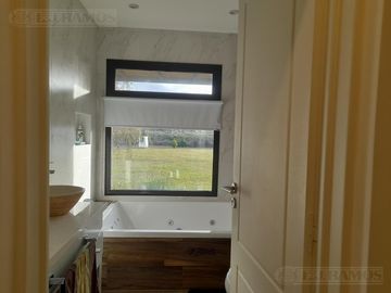 Casa en OPORTUNIDAD ALQUILER SUPER COMPLETO MB en A8 San Sebastián
