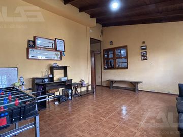 Casa en Venta 2 Dormitorios - Galería - Cochera - Parque en Ituzaingo Norte