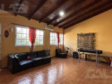 Casa en Venta 2 Dormitorios - Galería - Cochera - Parque en Ituzaingo Norte