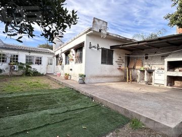 Casa en Venta 2 Dormitorios - Galería - Cochera - Parque en Ituzaingo Norte
