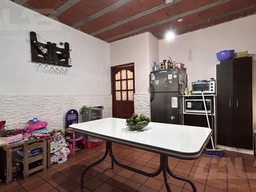 Casa en Venta 2 Dormitorios - Galería - Cochera - Parque en Ituzaingo Norte