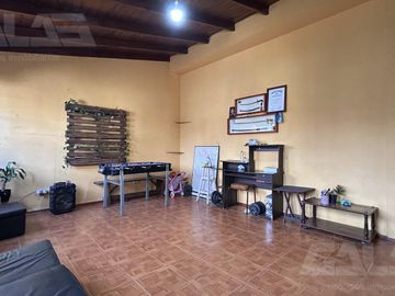 Casa en Venta 2 Dormitorios - Galería - Cochera - Parque en Ituzaingo Norte