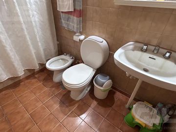 Casa en Venta 2 Dormitorios - Galería - Cochera - Parque en Ituzaingo Norte