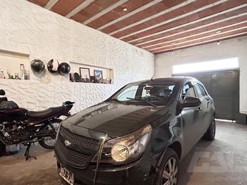 Casa en Venta 2 Dormitorios - Galería - Cochera - Parque en Ituzaingo Norte