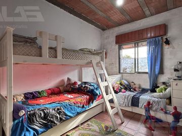Casa en Venta 2 Dormitorios - Galería - Cochera - Parque en Ituzaingo Norte