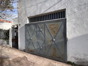 Casa en Venta 2 Dormitorios - Galería - Cochera - Parque en Ituzaingo Norte