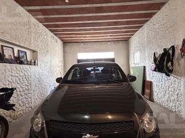 Casa en Venta 2 Dormitorios - Galería - Cochera - Parque en Ituzaingo Norte