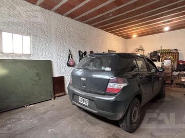 Casa en Venta 2 Dormitorios - Galería - Cochera - Parque en Ituzaingo Norte