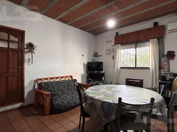 Casa en Venta 2 Dormitorios - Galería - Cochera - Parque en Ituzaingo Norte