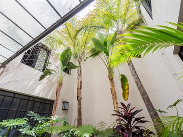 Casa  moderna con excelente estilo arquitectonico con Jardin y Pileta-  Villa Crespo