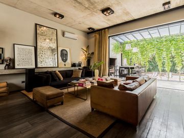 Casa  moderna con excelente estilo arquitectonico con Jardin y Pileta-  Villa Crespo