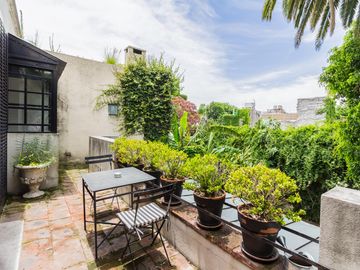 Casa  moderna con excelente estilo arquitectonico con Jardin y Pileta-  Villa Crespo