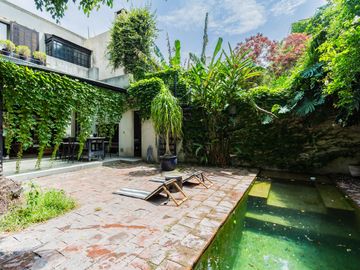 Casa  moderna con excelente estilo arquitectonico con Jardin y Pileta-  Villa Crespo