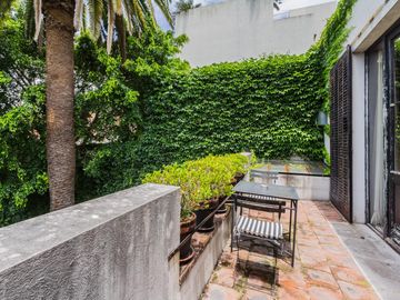 Casa  moderna con excelente estilo arquitectonico con Jardin y Pileta-  Villa Crespo