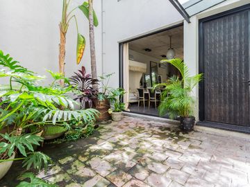 Casa  moderna con excelente estilo arquitectonico con Jardin y Pileta-  Villa Crespo