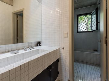 Casa  moderna con excelente estilo arquitectonico con Jardin y Pileta-  Villa Crespo