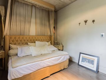 Casa  moderna con excelente estilo arquitectonico con Jardin y Pileta-  Villa Crespo