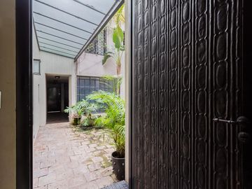 Casa  moderna con excelente estilo arquitectonico con Jardin y Pileta-  Villa Crespo