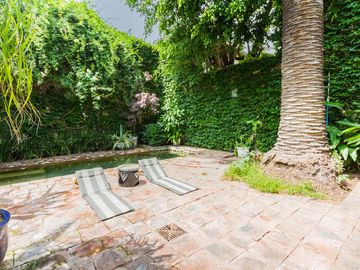 Casa  moderna con excelente estilo arquitectonico con Jardin y Pileta-  Villa Crespo