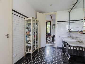 Casa  moderna con excelente estilo arquitectonico con Jardin y Pileta-  Villa Crespo