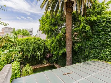 Casa  moderna con excelente estilo arquitectonico con Jardin y Pileta-  Villa Crespo