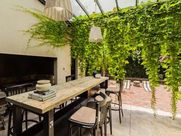 Casa  moderna con excelente estilo arquitectonico con Jardin y Pileta-  Villa Crespo