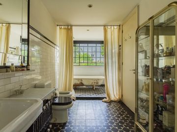 Casa  moderna con excelente estilo arquitectonico con Jardin y Pileta-  Villa Crespo