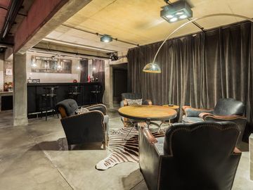 Casa  moderna con excelente estilo arquitectonico con Jardin y Pileta-  Villa Crespo