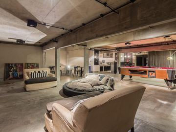 Casa  moderna con excelente estilo arquitectonico con Jardin y Pileta-  Villa Crespo