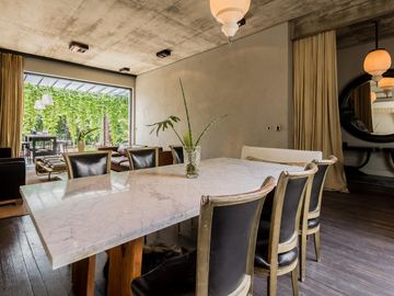 Casa  moderna con excelente estilo arquitectonico con Jardin y Pileta-  Villa Crespo