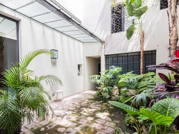 Casa  moderna con excelente estilo arquitectonico con Jardin y Pileta-  Villa Crespo