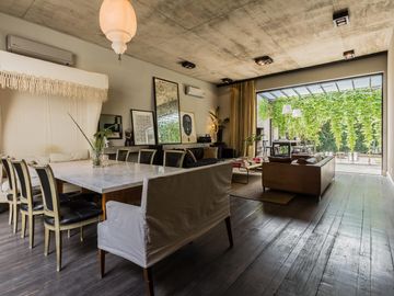 Casa  moderna con excelente estilo arquitectonico con Jardin y Pileta-  Villa Crespo