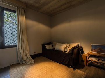 Casa  moderna con excelente estilo arquitectonico con Jardin y Pileta-  Villa Crespo