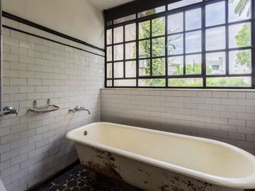 Casa  moderna con excelente estilo arquitectonico con Jardin y Pileta-  Villa Crespo