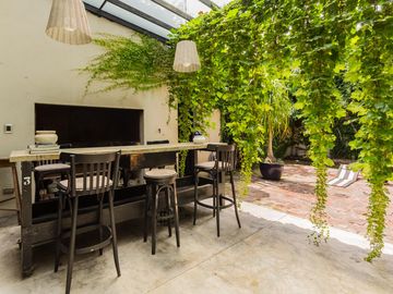 Casa  moderna con excelente estilo arquitectonico con Jardin y Pileta-  Villa Crespo