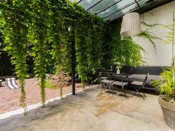 Casa  moderna con excelente estilo arquitectonico con Jardin y Pileta-  Villa Crespo