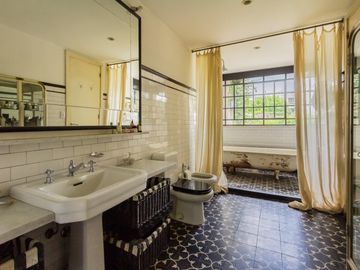 Casa  moderna con excelente estilo arquitectonico con Jardin y Pileta-  Villa Crespo