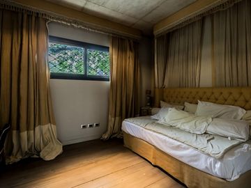 Casa  moderna con excelente estilo arquitectonico con Jardin y Pileta-  Villa Crespo