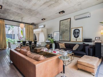 Casa  moderna con excelente estilo arquitectonico con Jardin y Pileta-  Villa Crespo