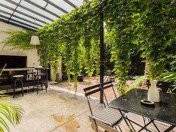 Casa  moderna con excelente estilo arquitectonico con Jardin y Pileta-  Villa Crespo