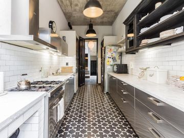 Casa  moderna con excelente estilo arquitectonico con Jardin y Pileta-  Villa Crespo