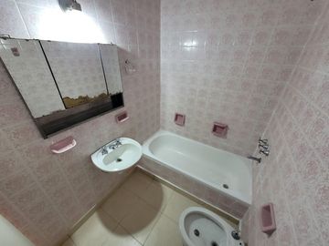 VENTA Departamento 2 ambientes con balcon saliente sobre Av. Colón - Mar del Plata