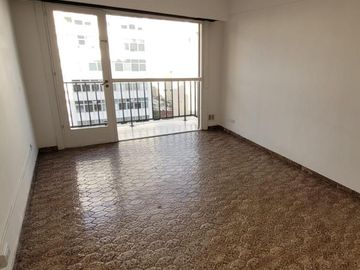 VENTA Departamento 2 ambientes con balcon saliente sobre Av. Colón - Mar del Plata