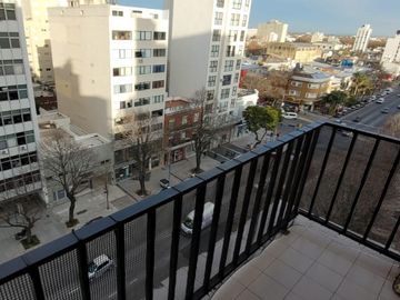 VENTA Departamento 2 ambientes con balcon saliente sobre Av. Colón - Mar del Plata